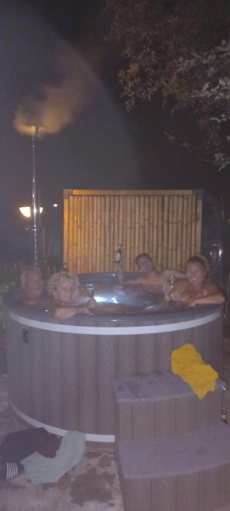 Rumah Senang Wellness Met Hottub En Tuin Ewijk エクステリア 写真