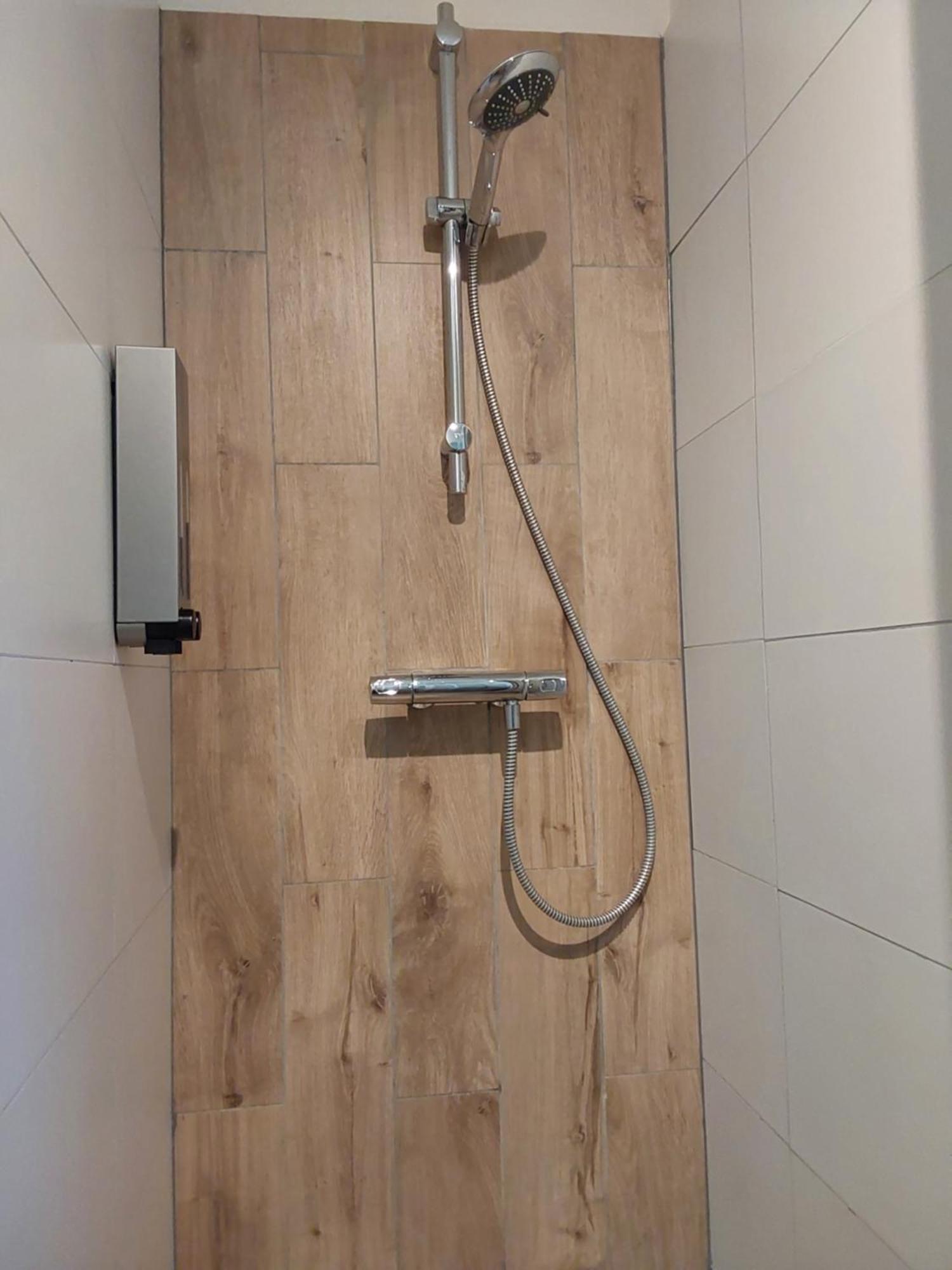 Rumah Senang Wellness Met Hottub En Tuin Ewijk エクステリア 写真